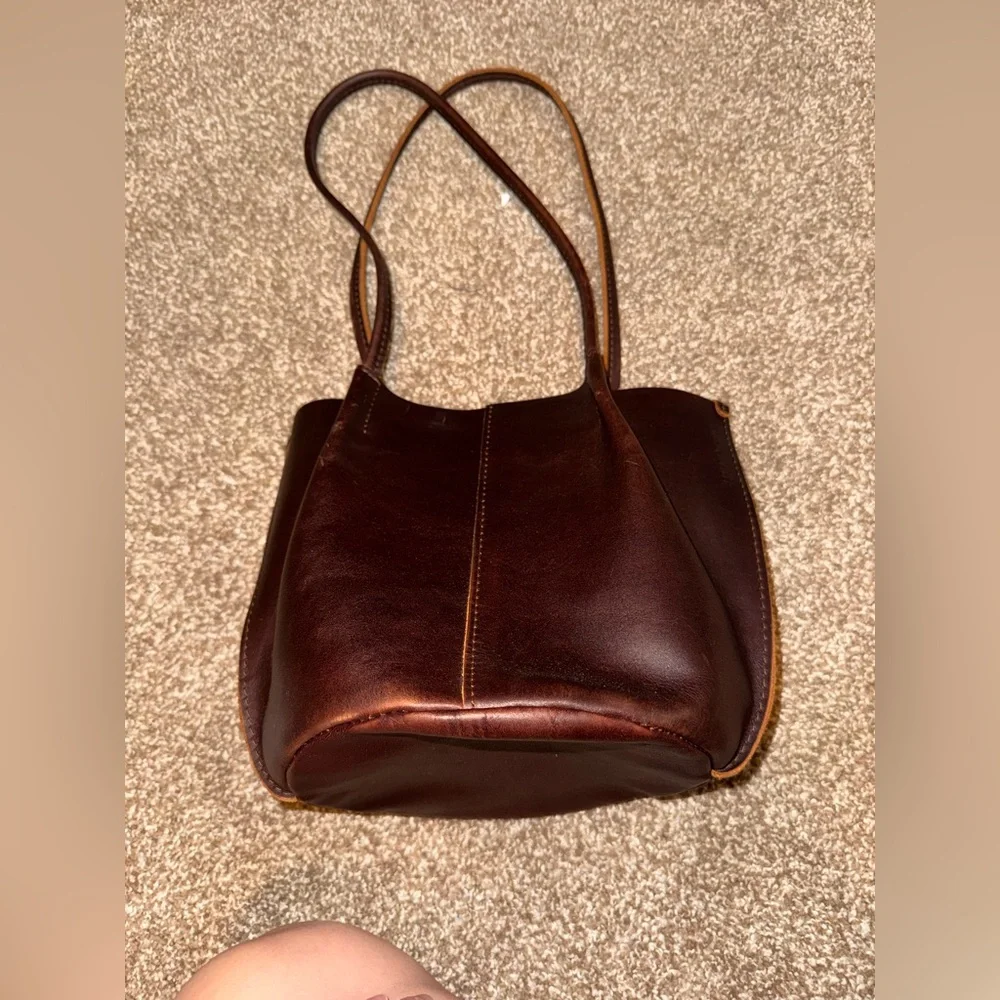 Portland Leather Tote Devan Bucket Tote in Color Grizzly - Picture 8 of 11